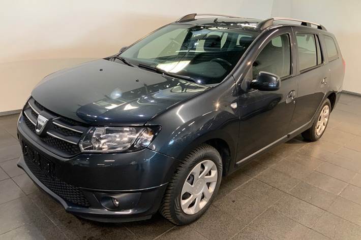 Grå Dacia Logan fra 2016 set udefra
