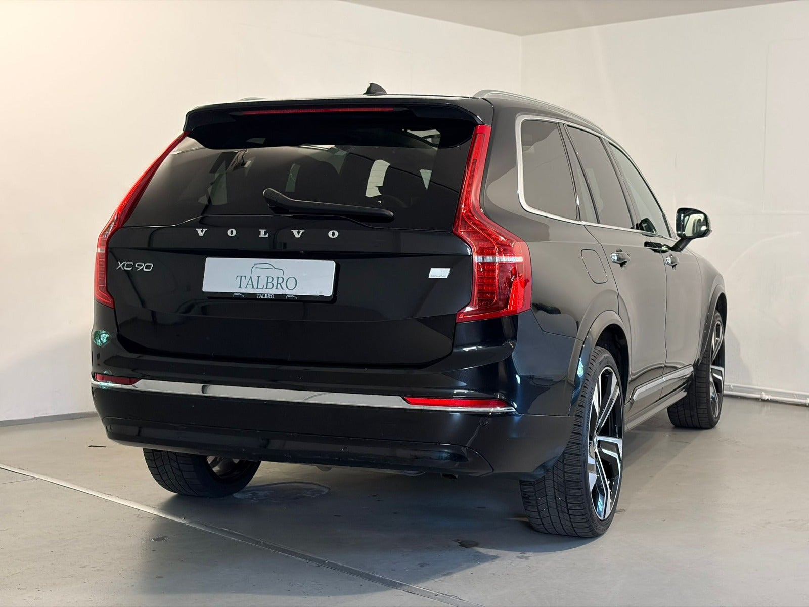 Sort Volvo XC90 fra 2023