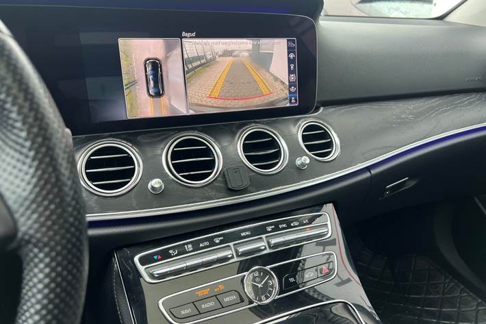 Sort Mercedes E220 d fra 2016