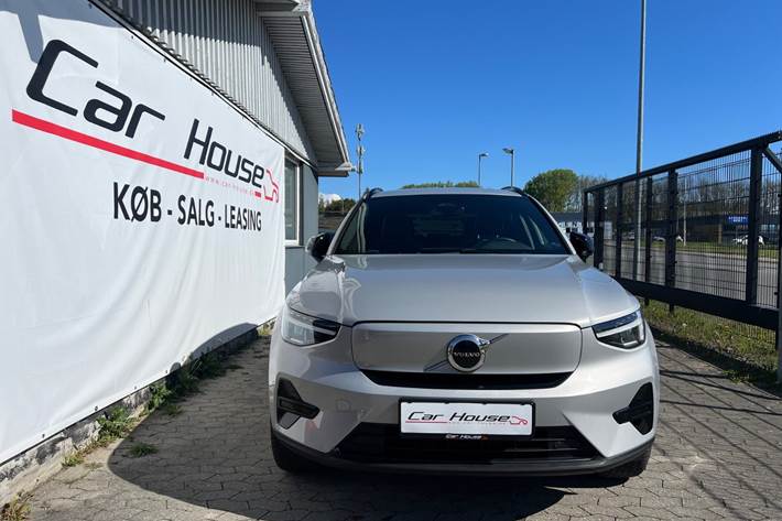 Sølv Volvo XC40 fra 2024