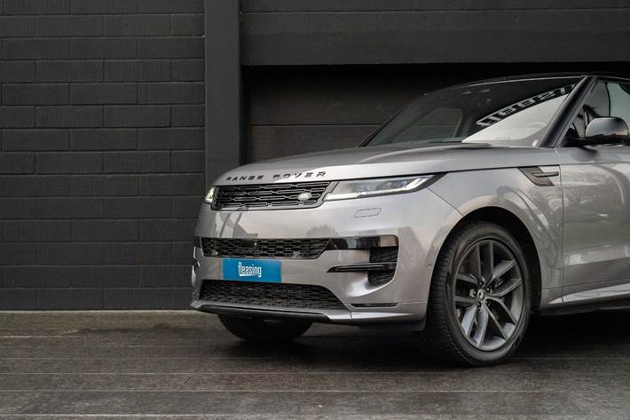 Sølv Land Rover Range Rover sport fra 2023