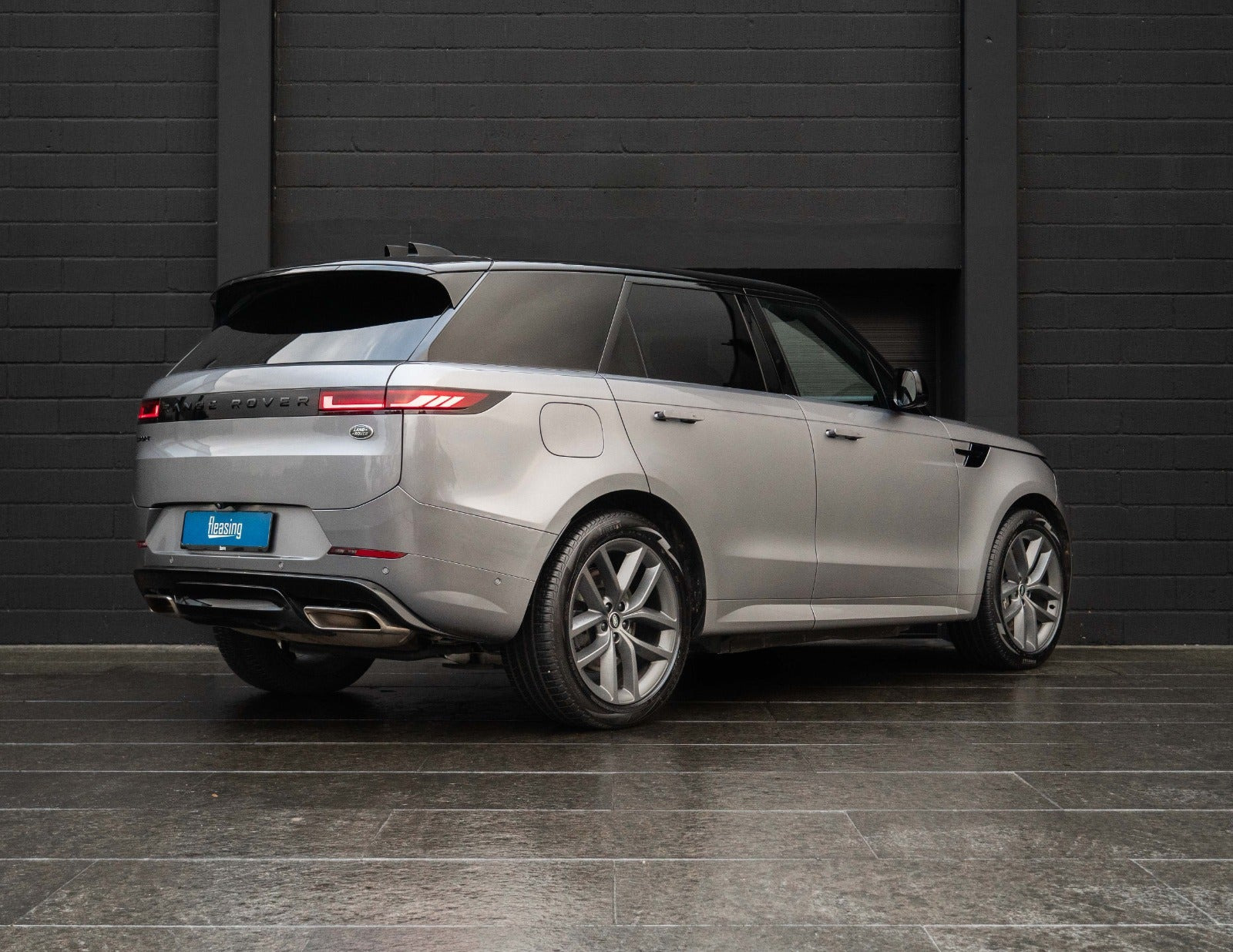 Sølv Land Rover Range Rover sport fra 2023