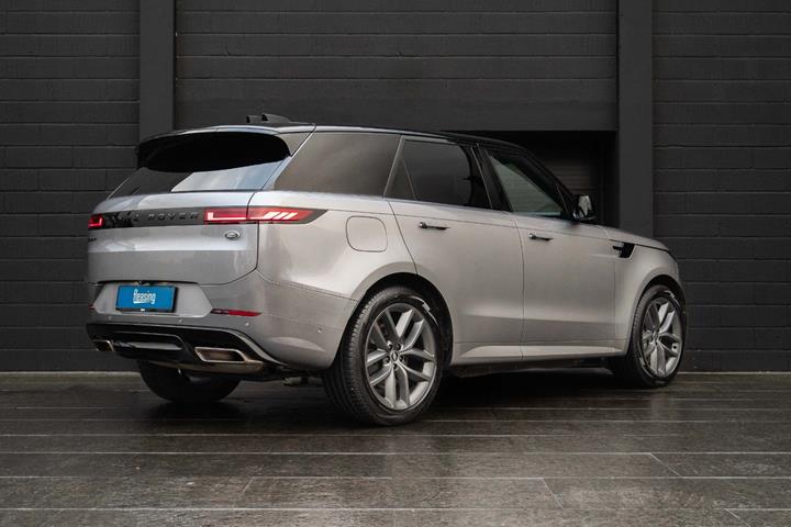 Sølv Land Rover Range Rover sport fra 2023