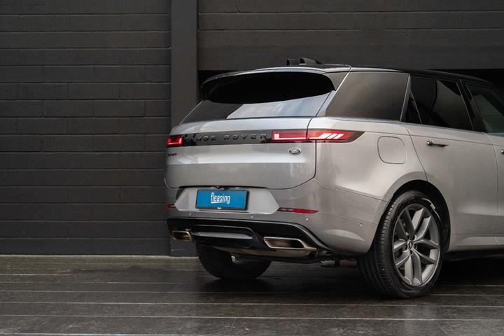Sølv Land Rover Range Rover sport fra 2023