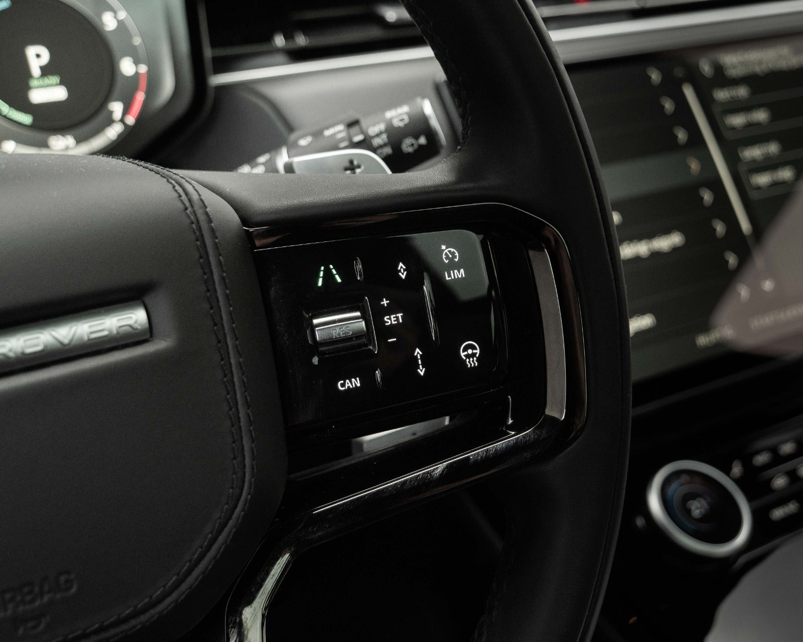 Sølv Land Rover Range Rover sport fra 2023