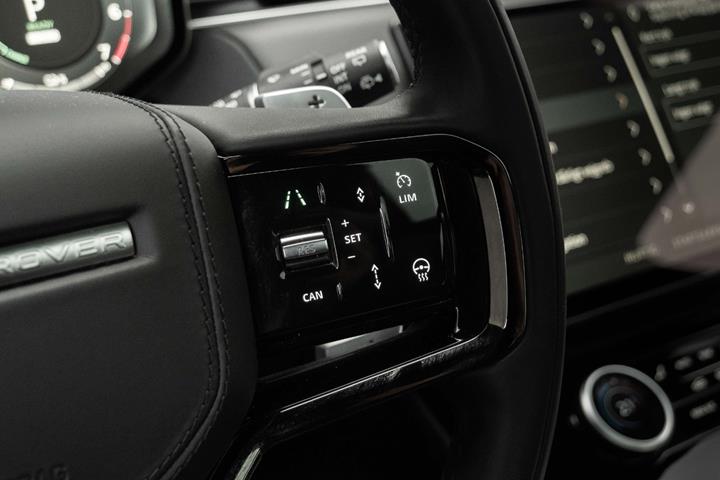 Sølv Land Rover Range Rover sport fra 2023