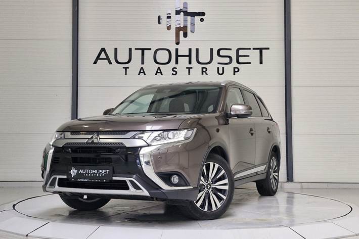 Brun Mitsubishi Outlander fra 2019