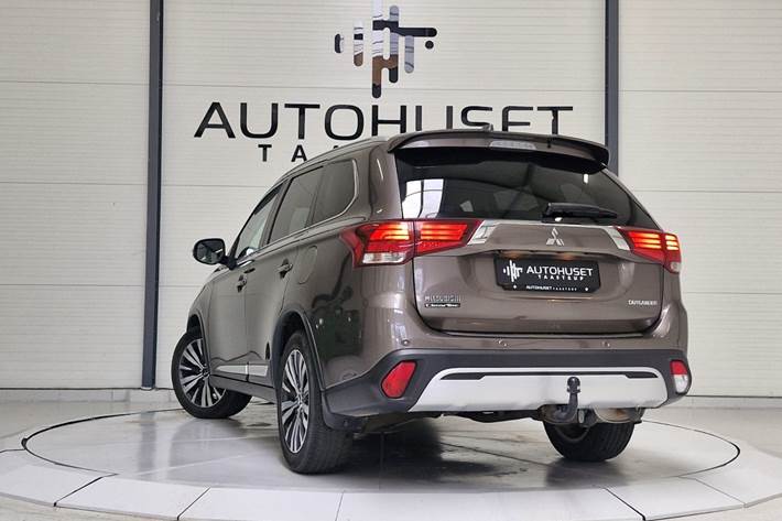 Brun Mitsubishi Outlander fra 2019