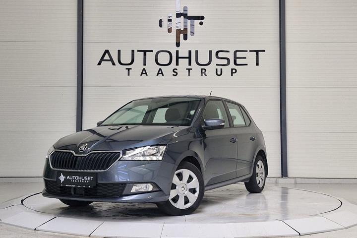 Grå Skoda Fabia fra 2020 set udefra