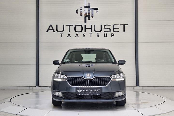 Grå Skoda Fabia fra 2020