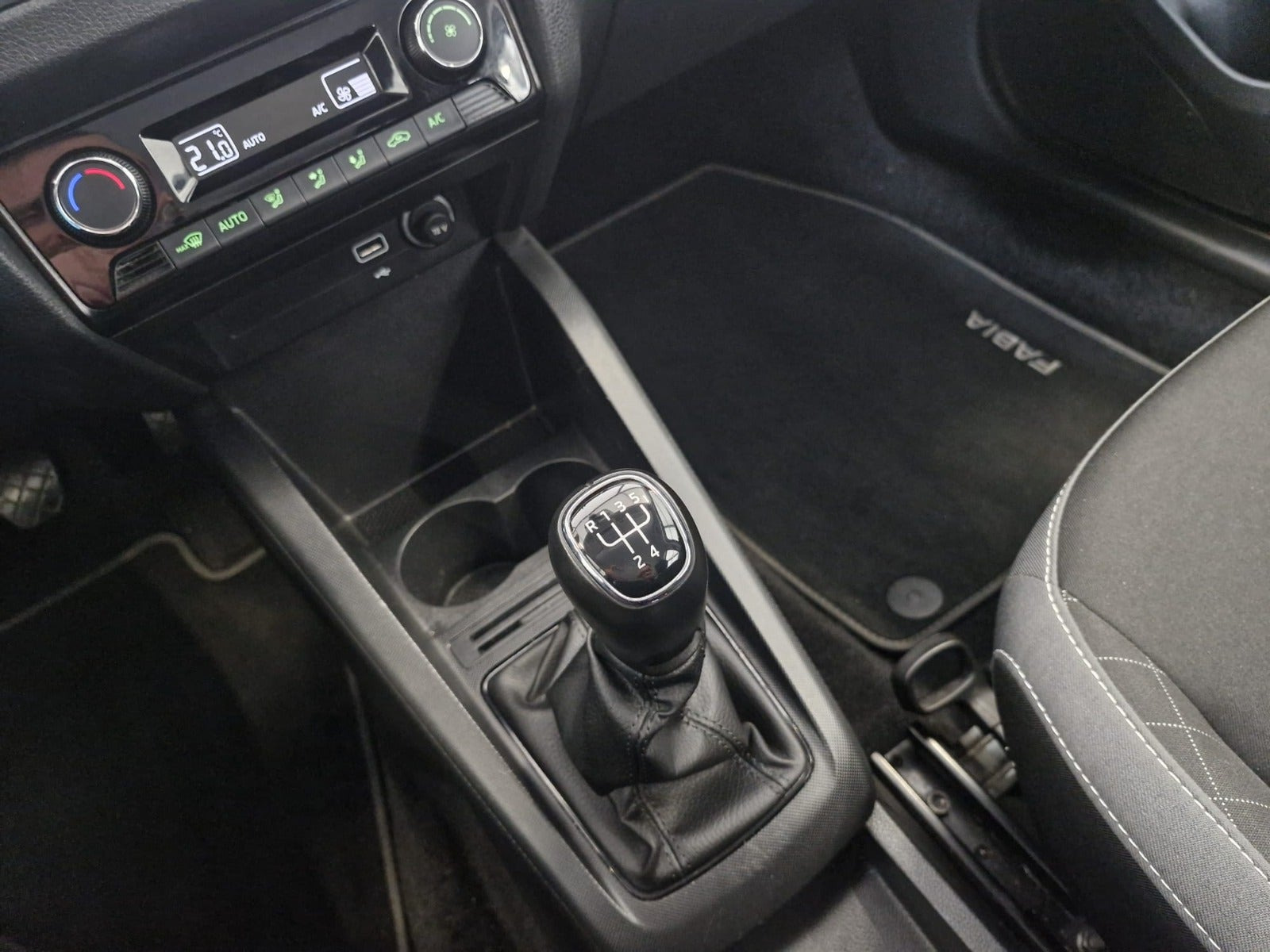 Grå Skoda Fabia fra 2020