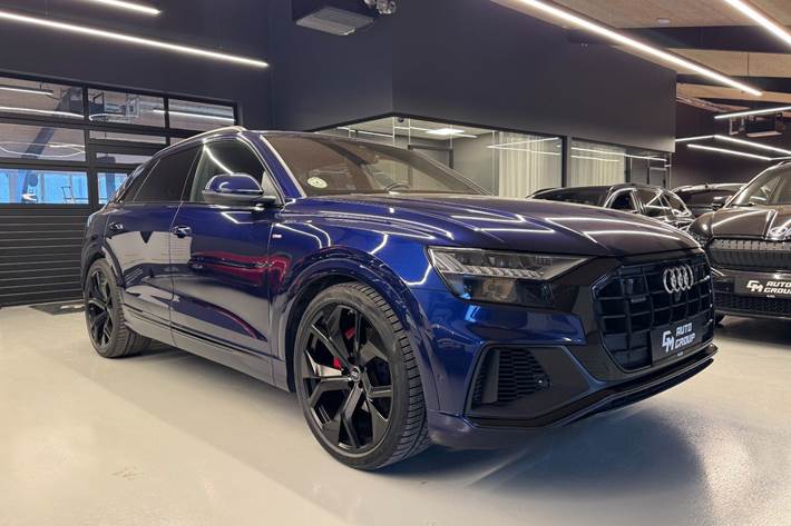 Blå Audi Q8 fra 2019