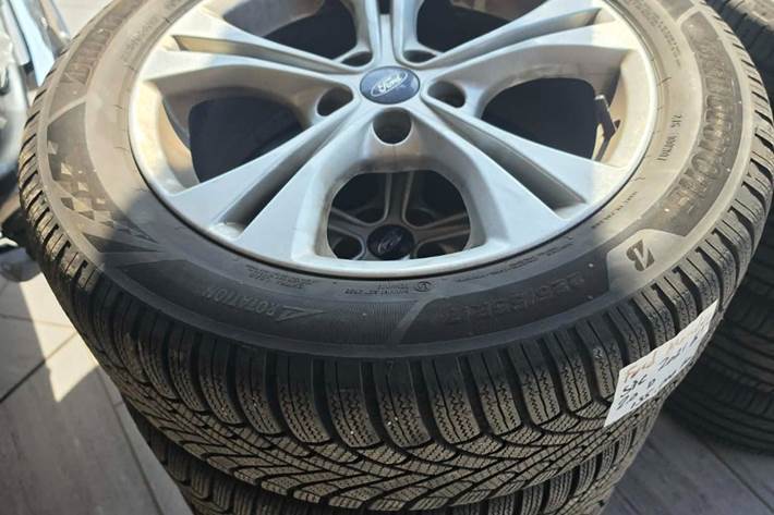 Blå Ford Mondeo fra 2021