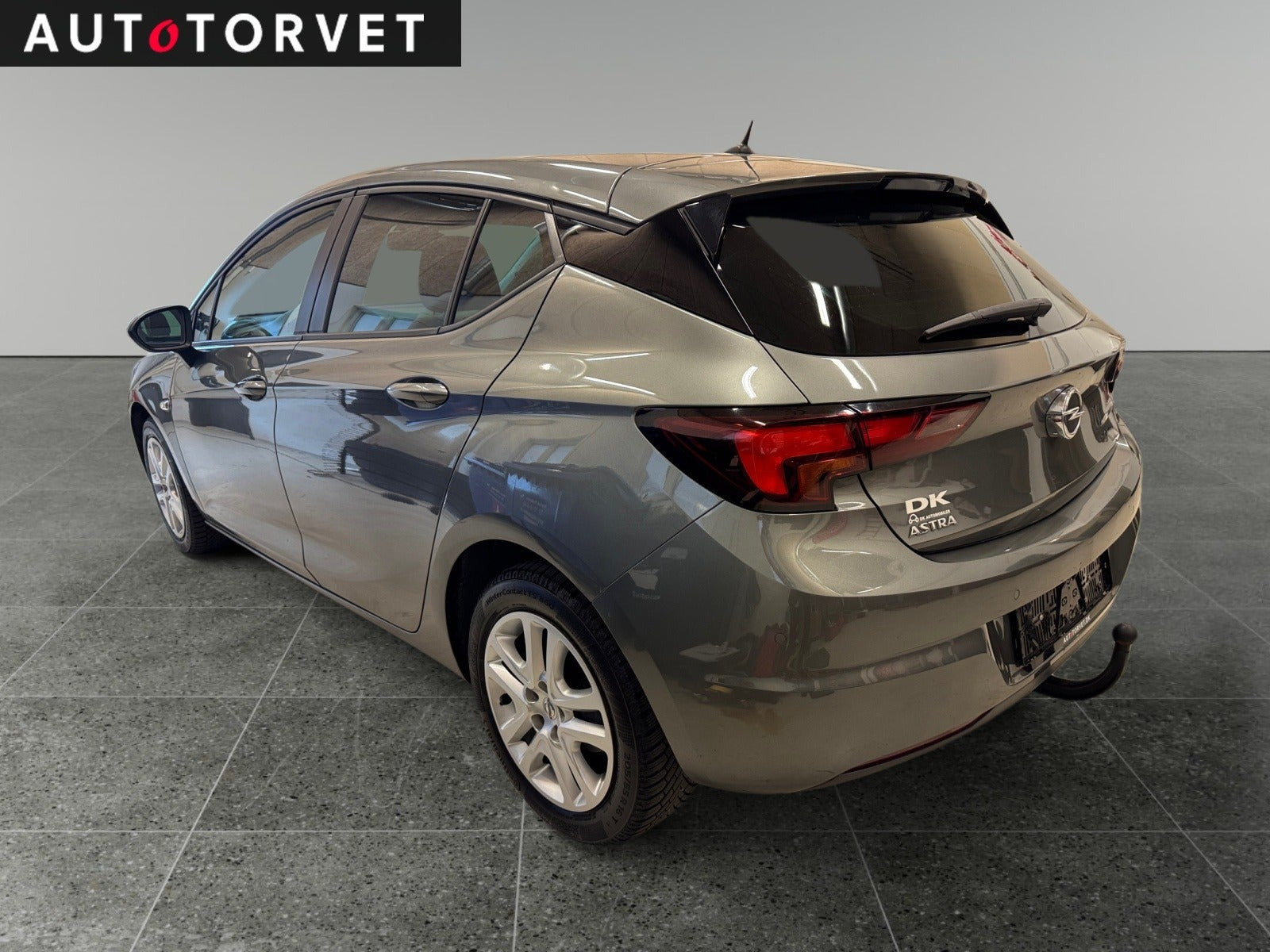 Grå Opel Astra fra 2020