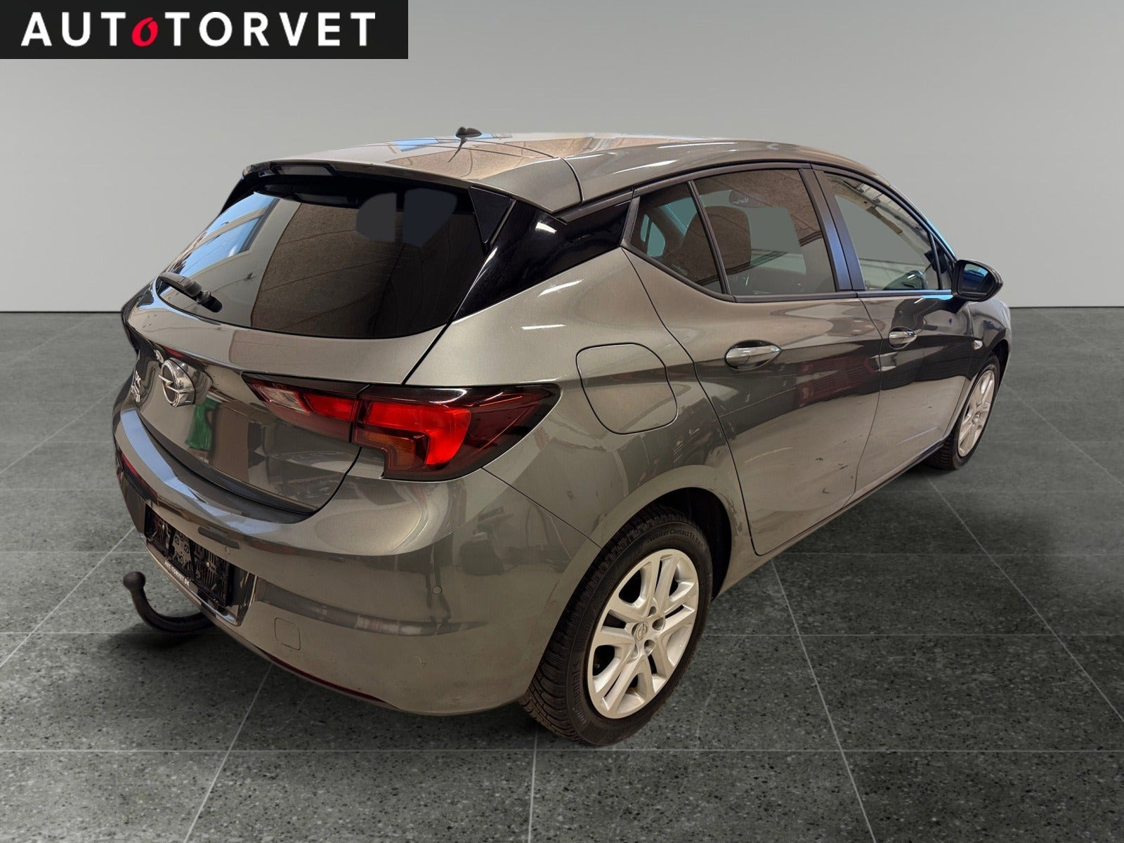 Grå Opel Astra fra 2020