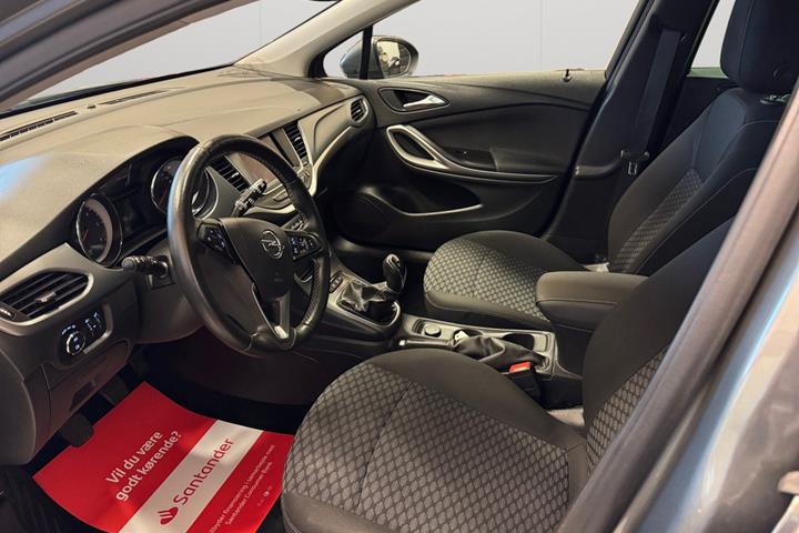 Grå Opel Astra fra 2020