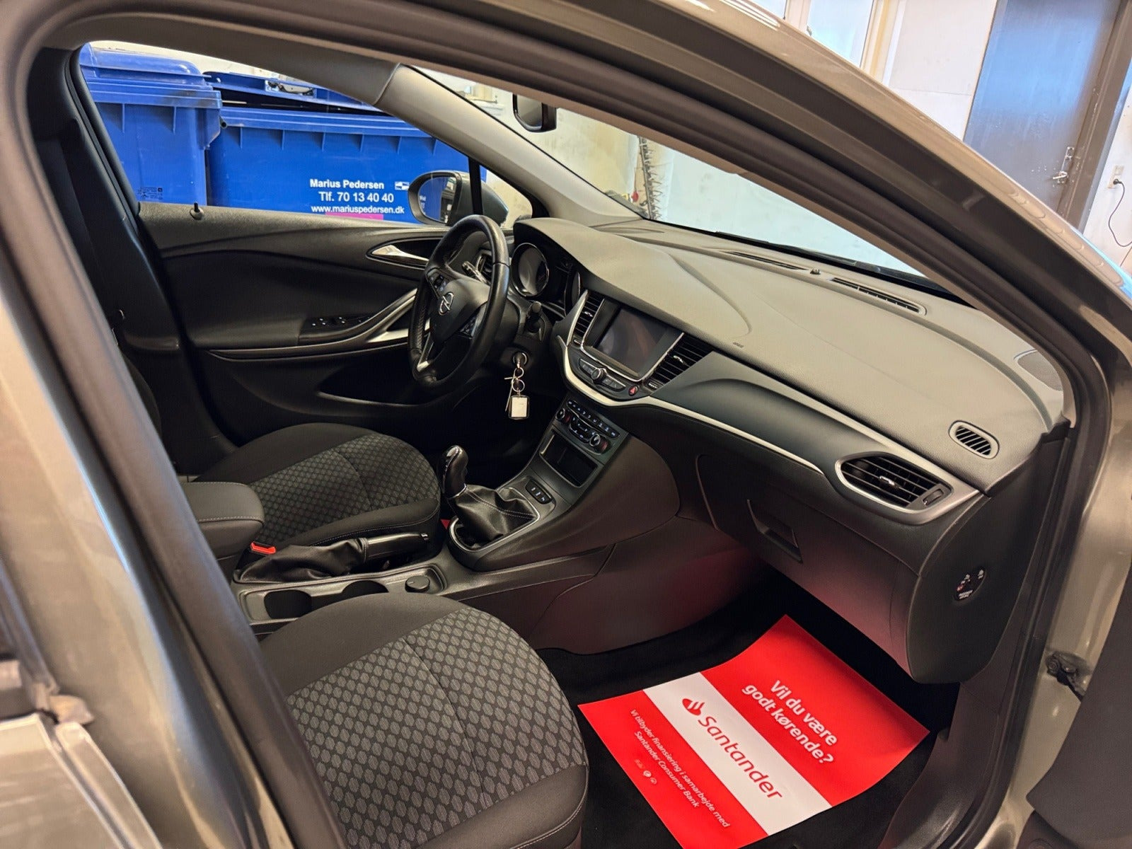 Grå Opel Astra fra 2020