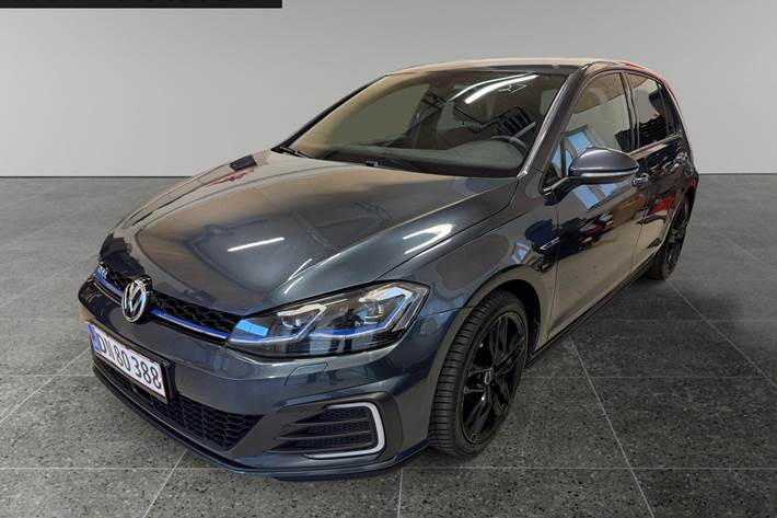 Blå VW Golf VII fra 2018