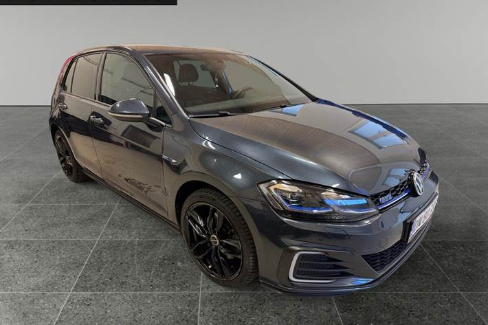 Blå VW Golf VII fra 2018