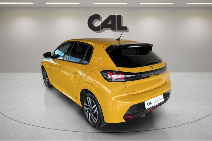 Gul Peugeot 208 fra 2022
