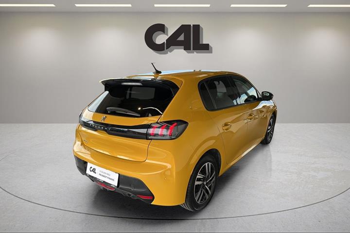 Gul Peugeot 208 fra 2022