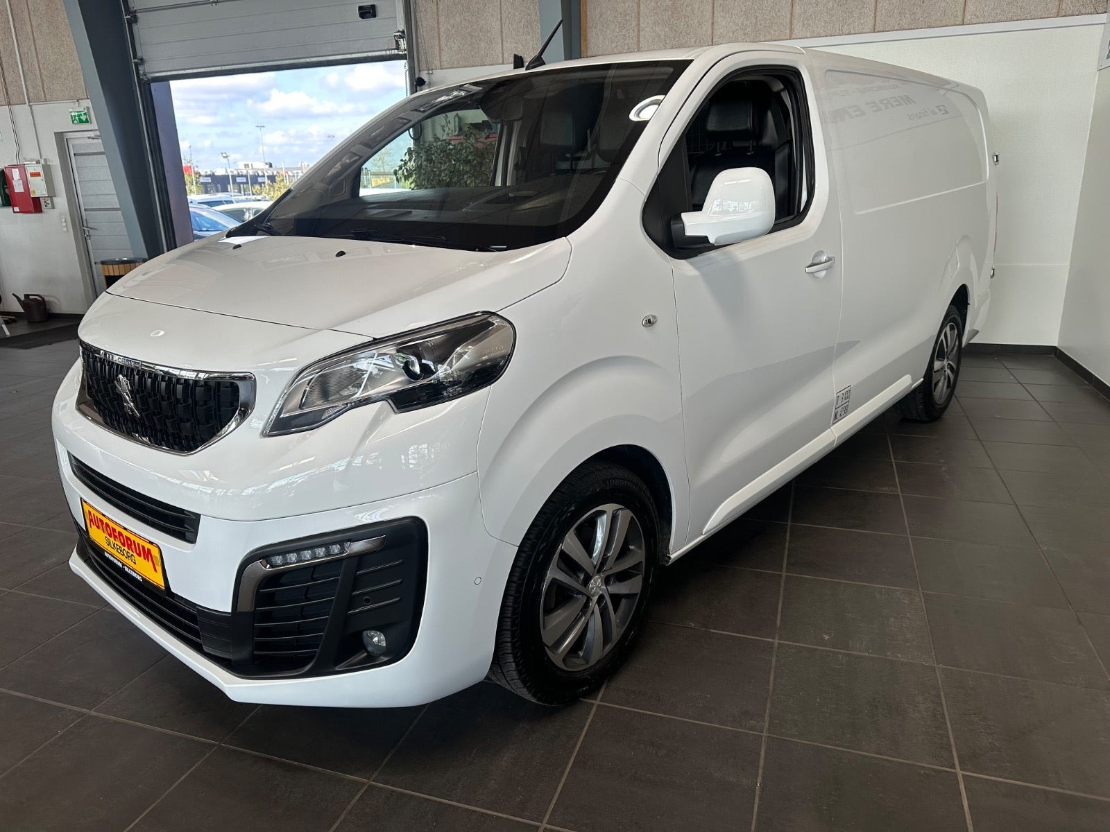 Hvid Peugeot Expert fra 2021