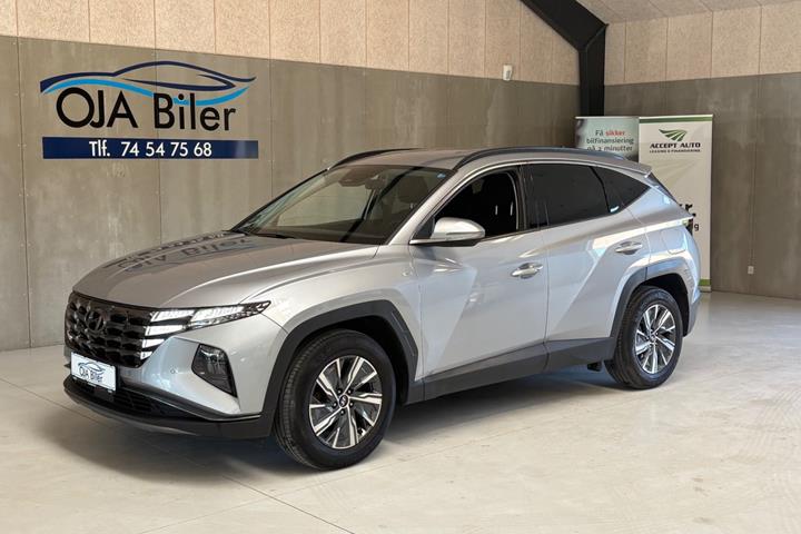 Sølv Hyundai Tucson fra 2021 set udefra