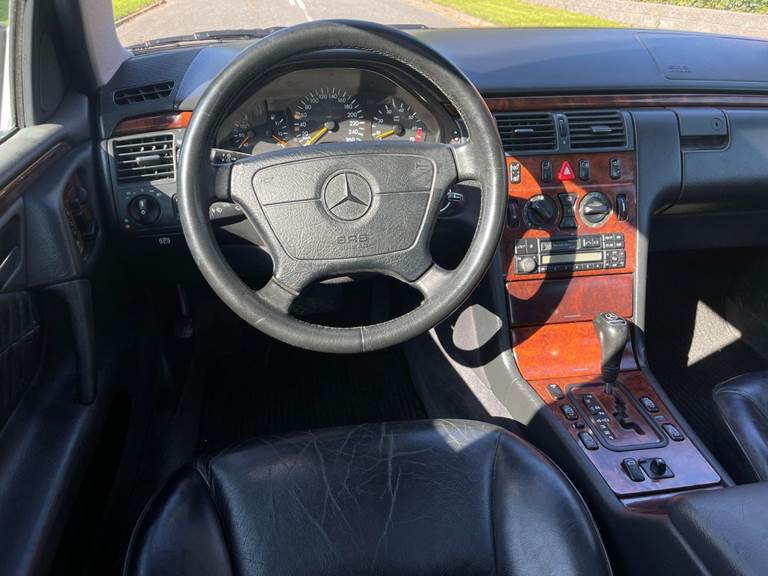 Mercedes E280 2,8 Elegance aut.