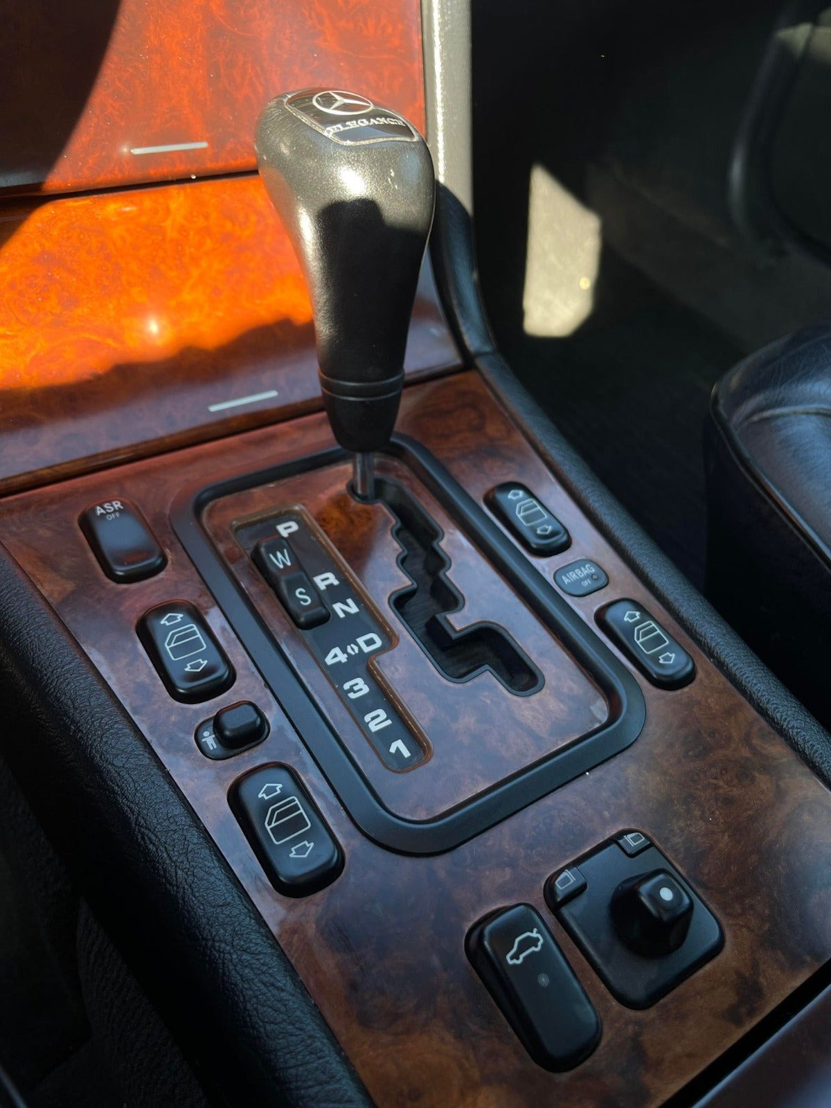 undefined Mercedes E280 fra 1998 set indefra