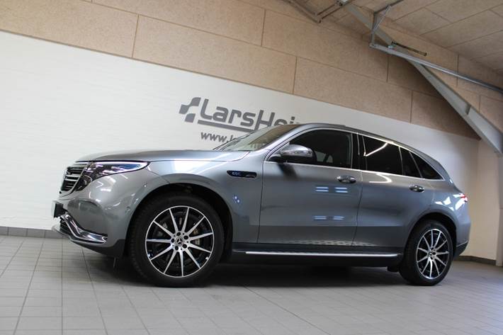 Grå Mercedes EQC400 fra 2021