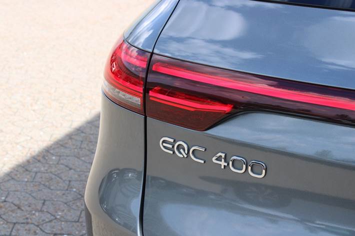Grå Mercedes EQC400 fra 2021