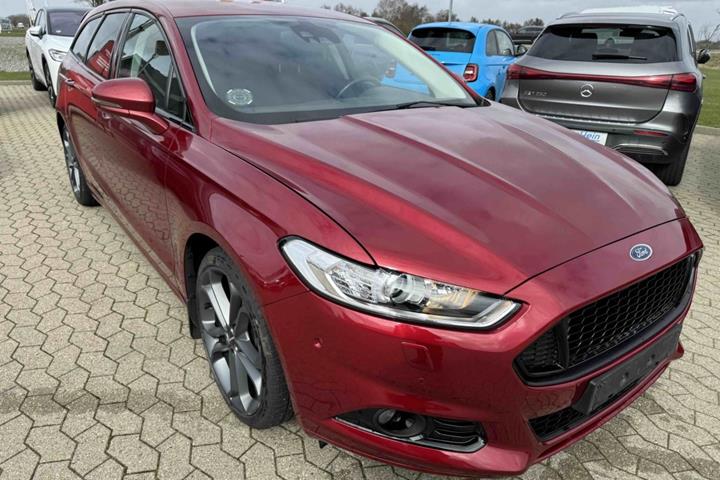 Grå Ford Mondeo fra 2016