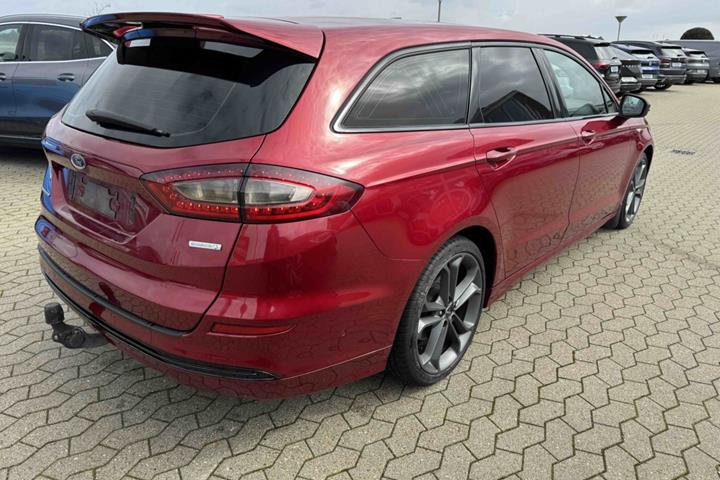 Grå Ford Mondeo fra 2016