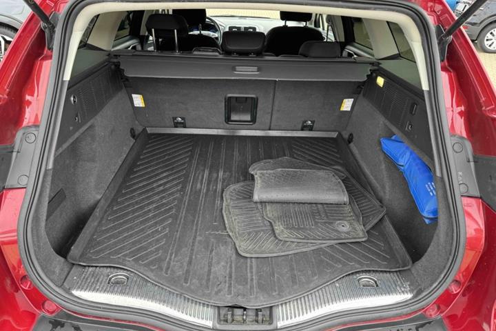Grå Ford Mondeo fra 2016