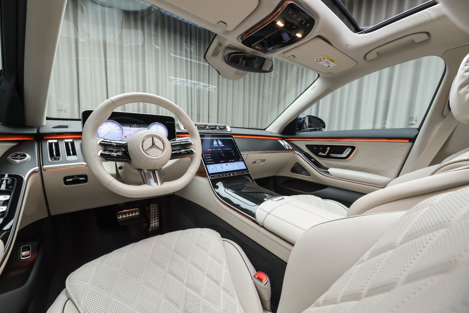 Blå Mercedes S580 e fra 2025