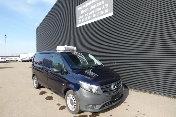 Blå Mercedes Vito 114 fra 2022