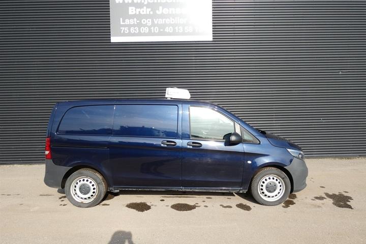 Blå Mercedes Vito 114 fra 2022