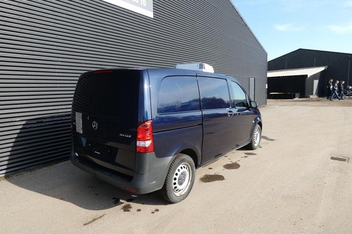 Blå Mercedes Vito 114 fra 2022