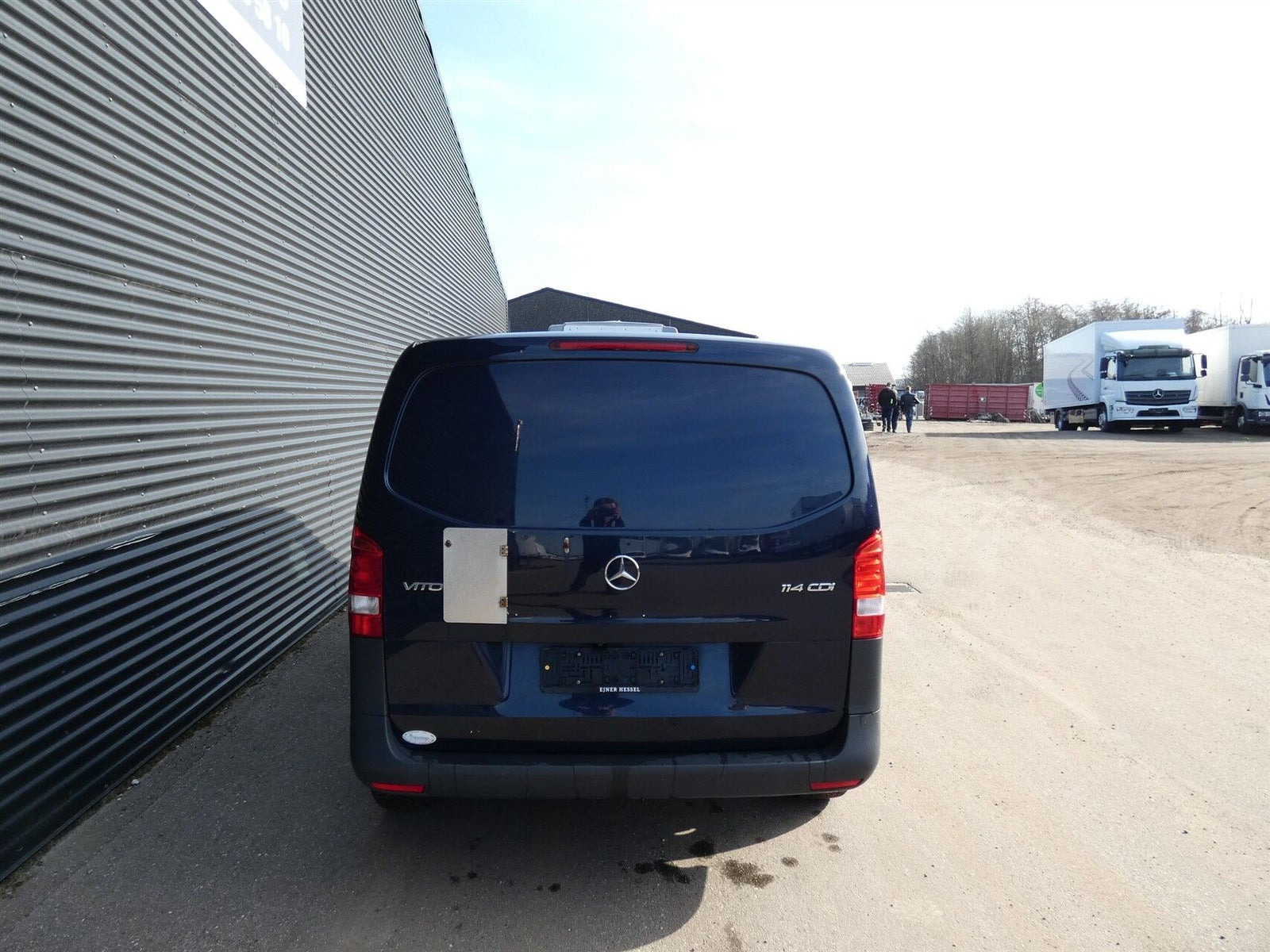 Blå Mercedes Vito 114 fra 2022