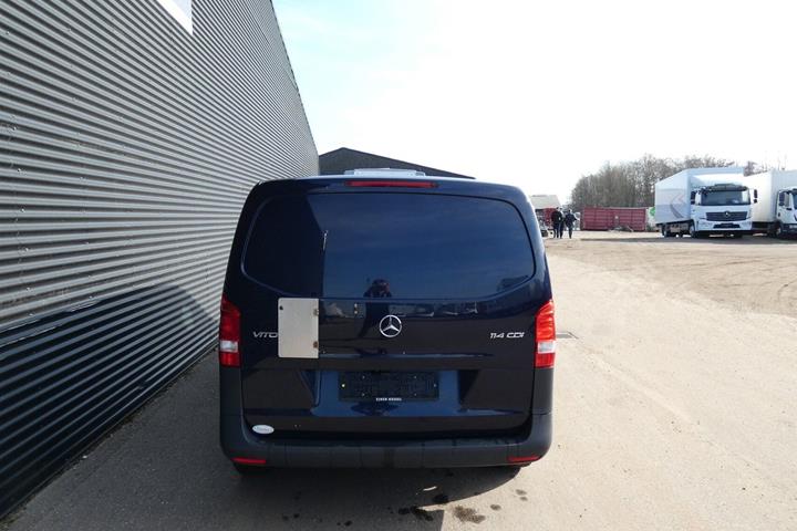 Blå Mercedes Vito 114 fra 2022