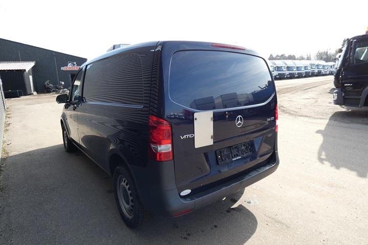 Blå Mercedes Vito 114 fra 2022
