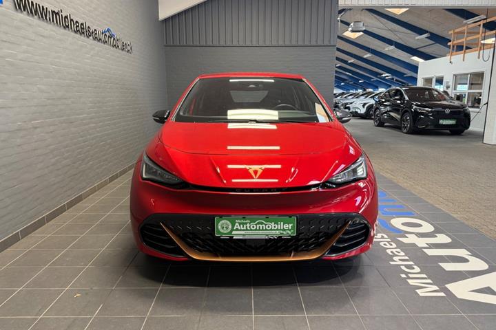 Rød Cupra Born fra 2023