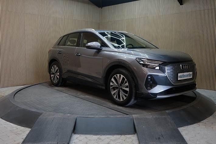 Grå Audi Q4 e-tron fra 2023 set udefra