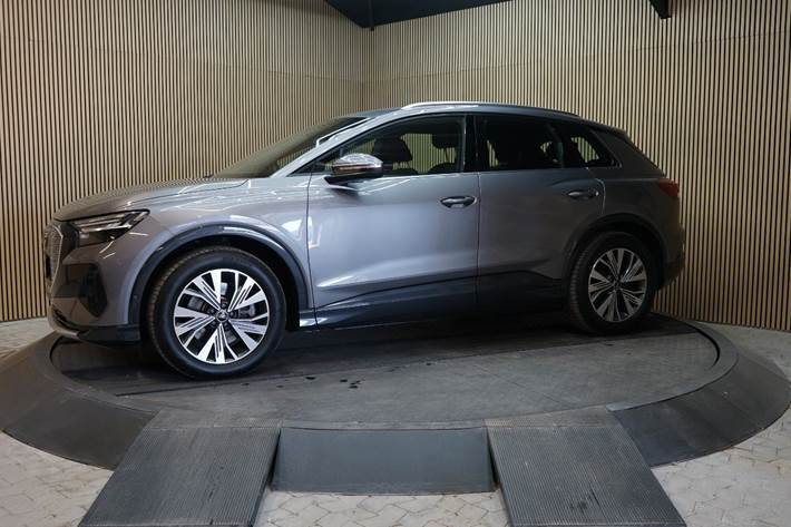 Grå Audi Q4 e-tron fra 2023