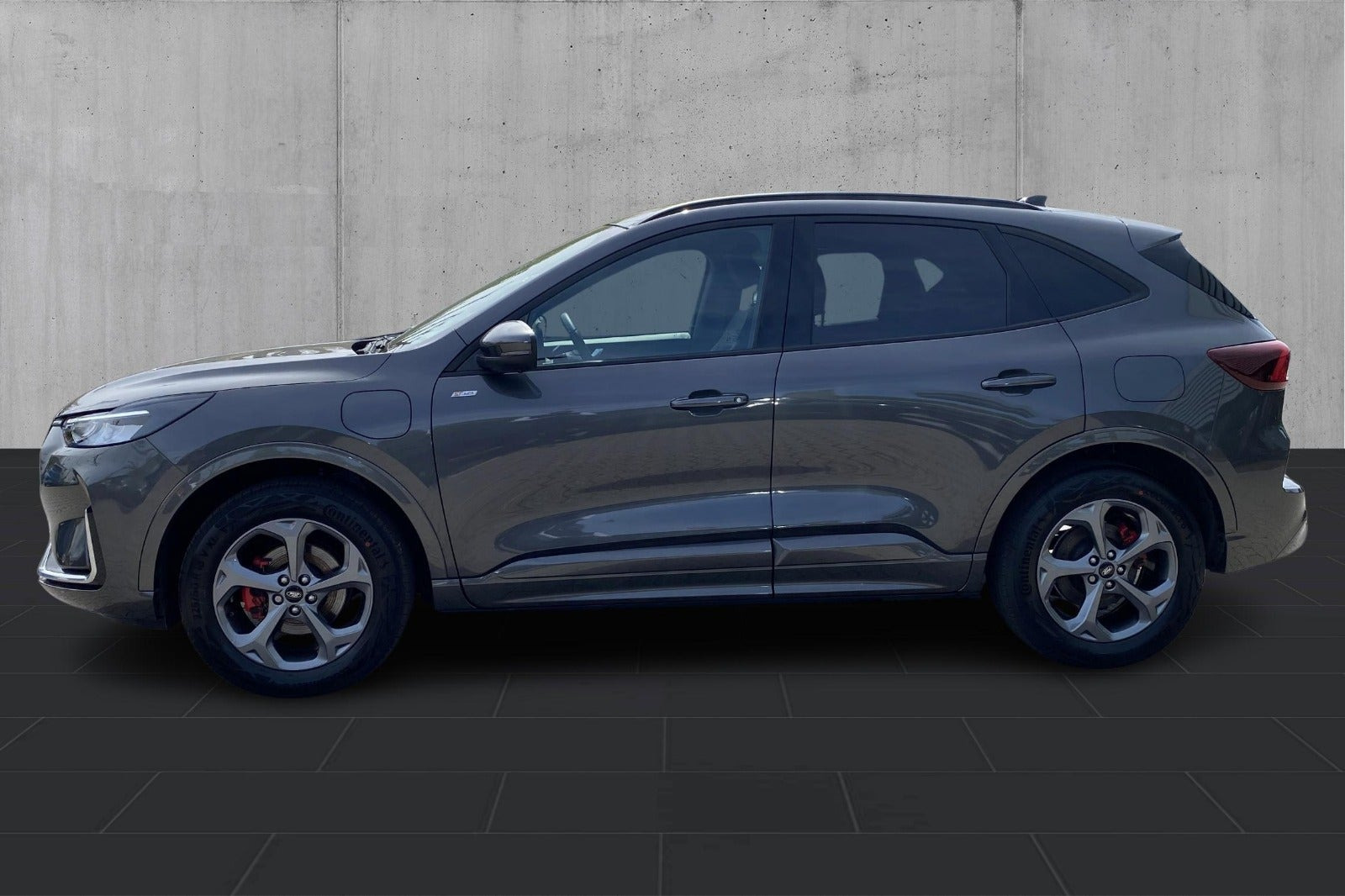 Grå Ford Kuga fra 2025