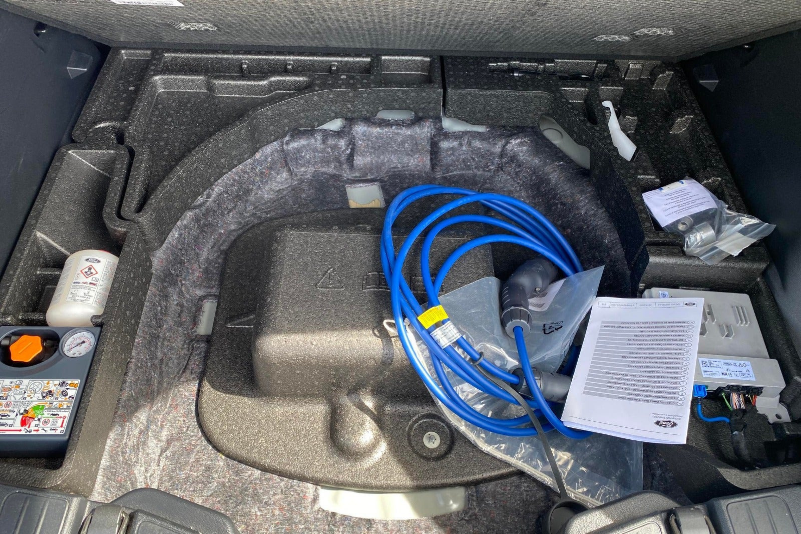 Grå Ford Kuga fra 2025