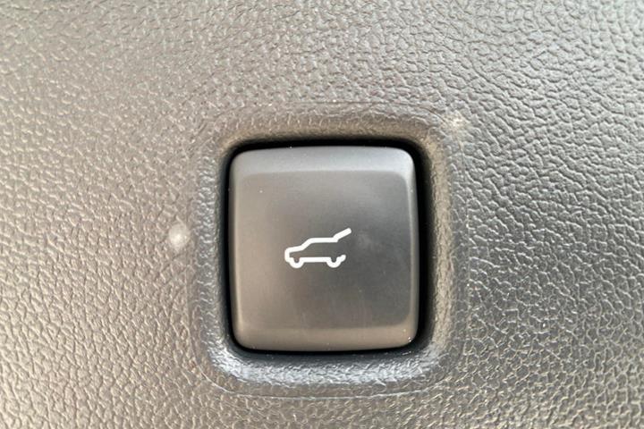 Grå Ford Kuga fra 2025