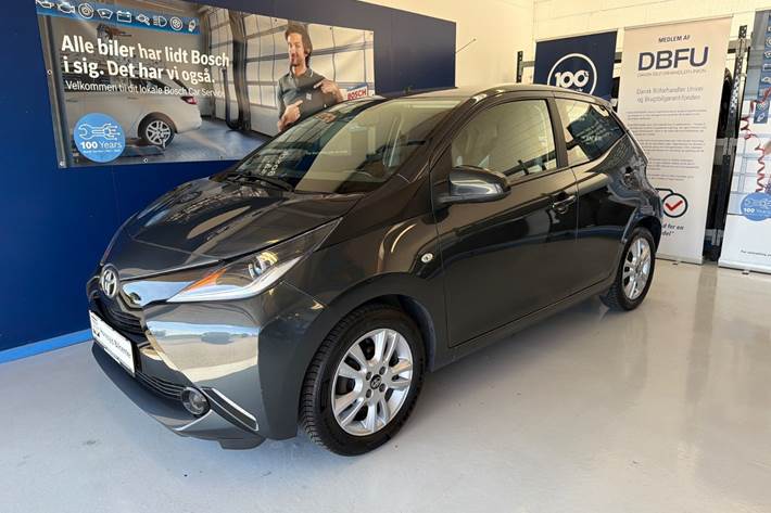 Grå Toyota Aygo fra 2018