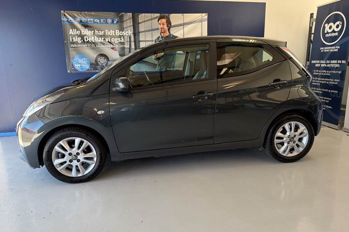 Grå Toyota Aygo fra 2018
