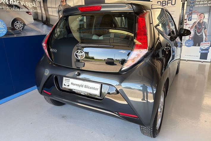 Grå Toyota Aygo fra 2018